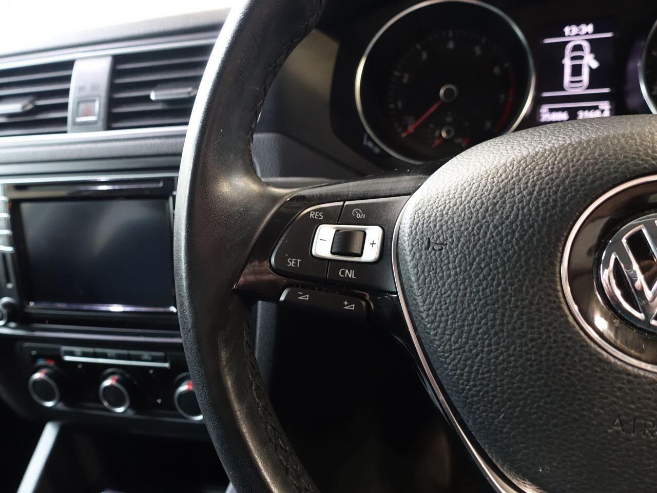 Volkswagen Jetta - Image 23