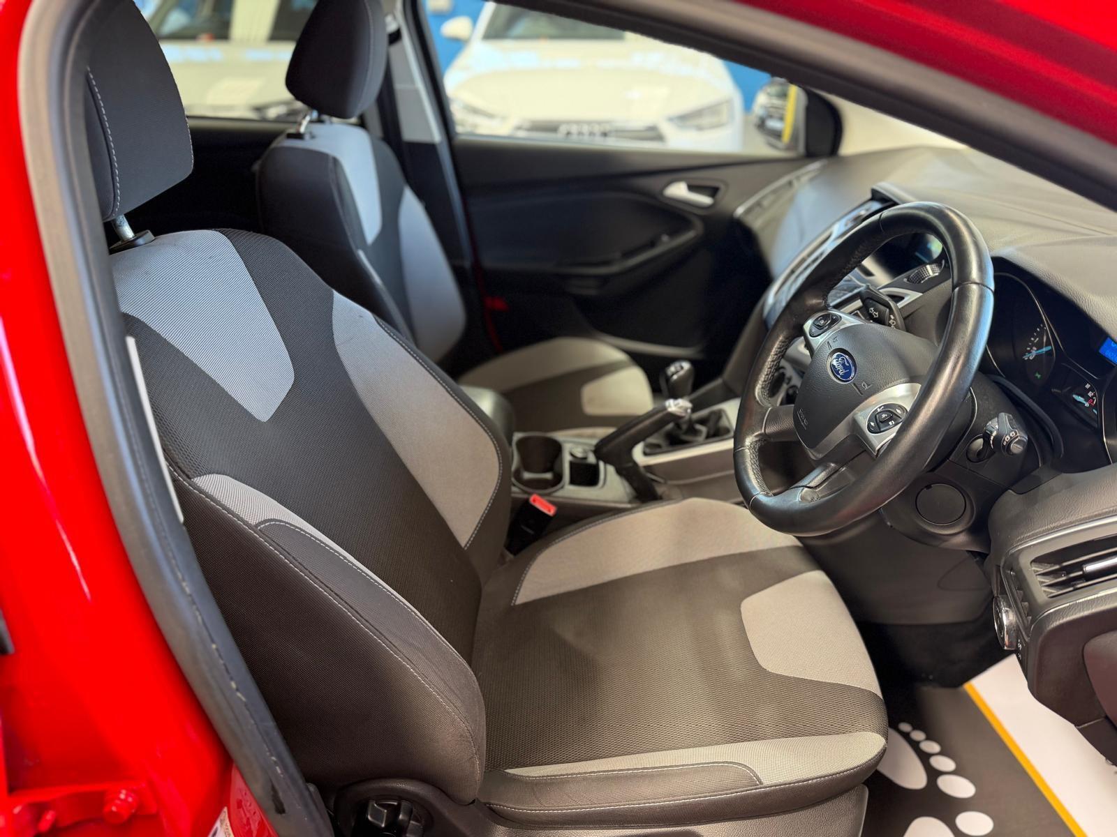 Ford Focus - Image 21