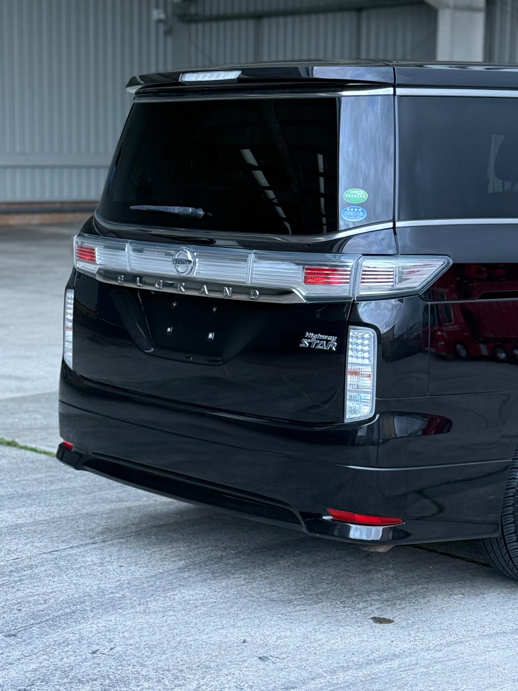 Nissan Elgrand - Image 14