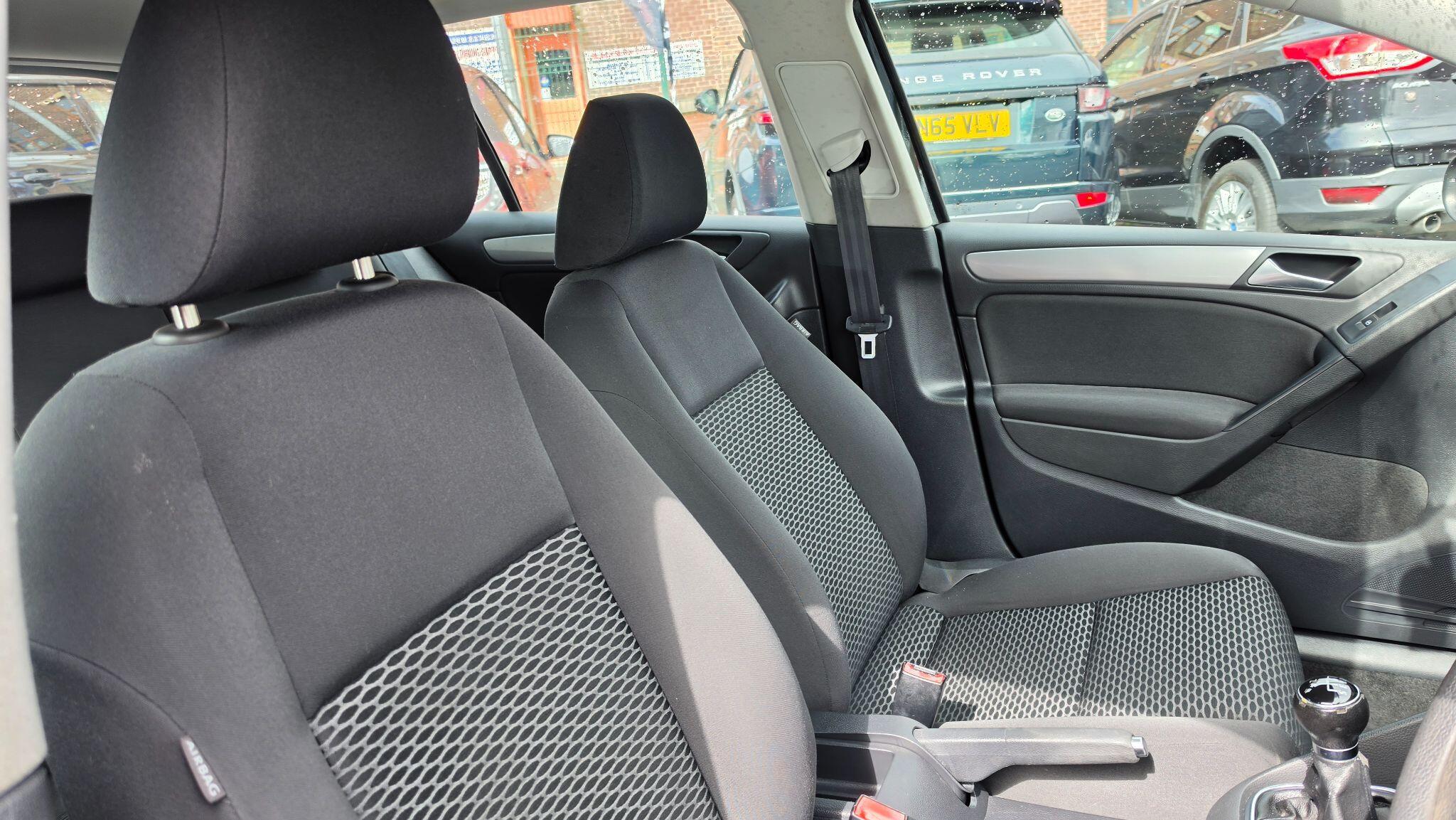 Volkswagen Golf - Image 12