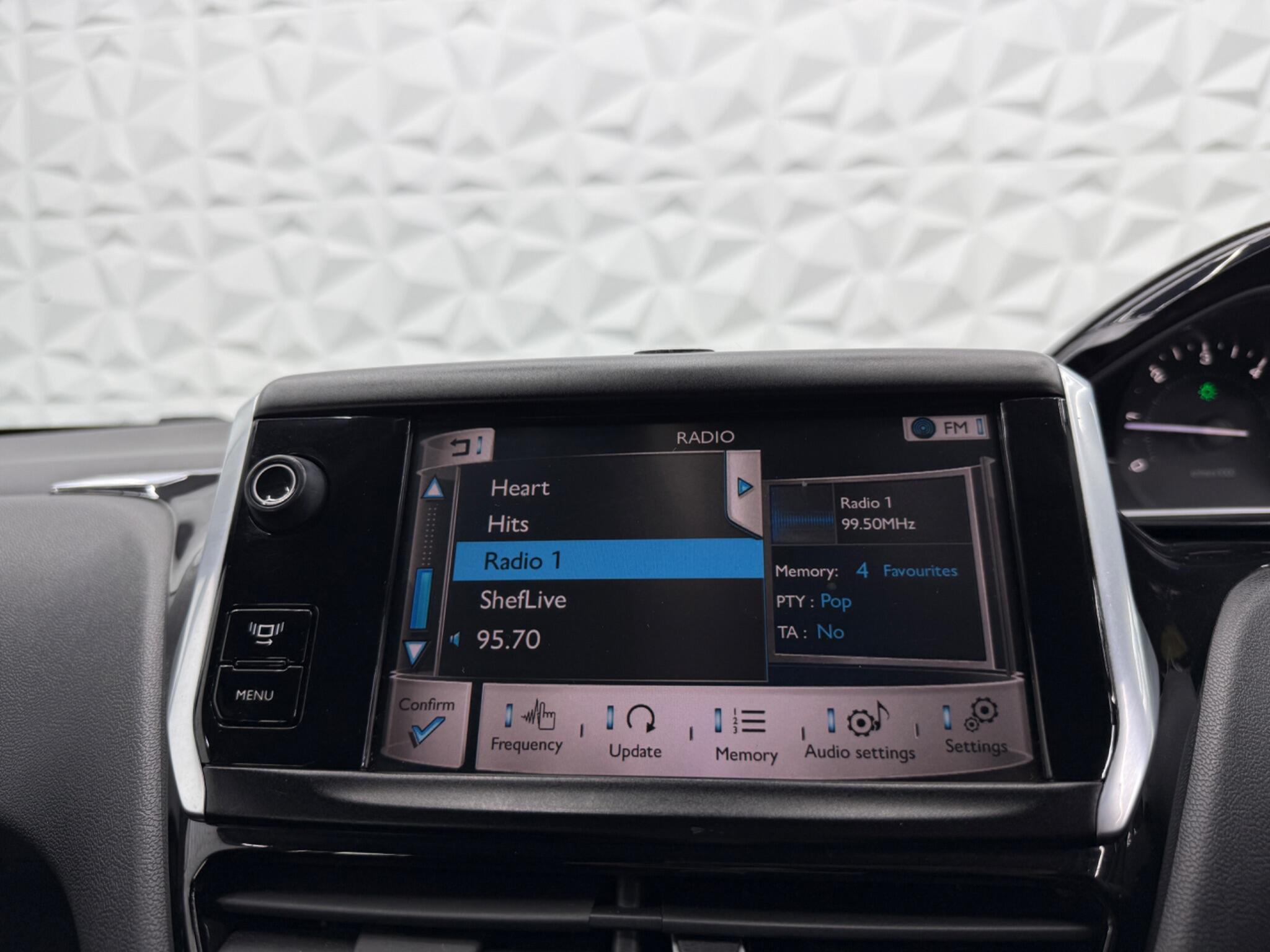 Peugeot 208 - Image 40