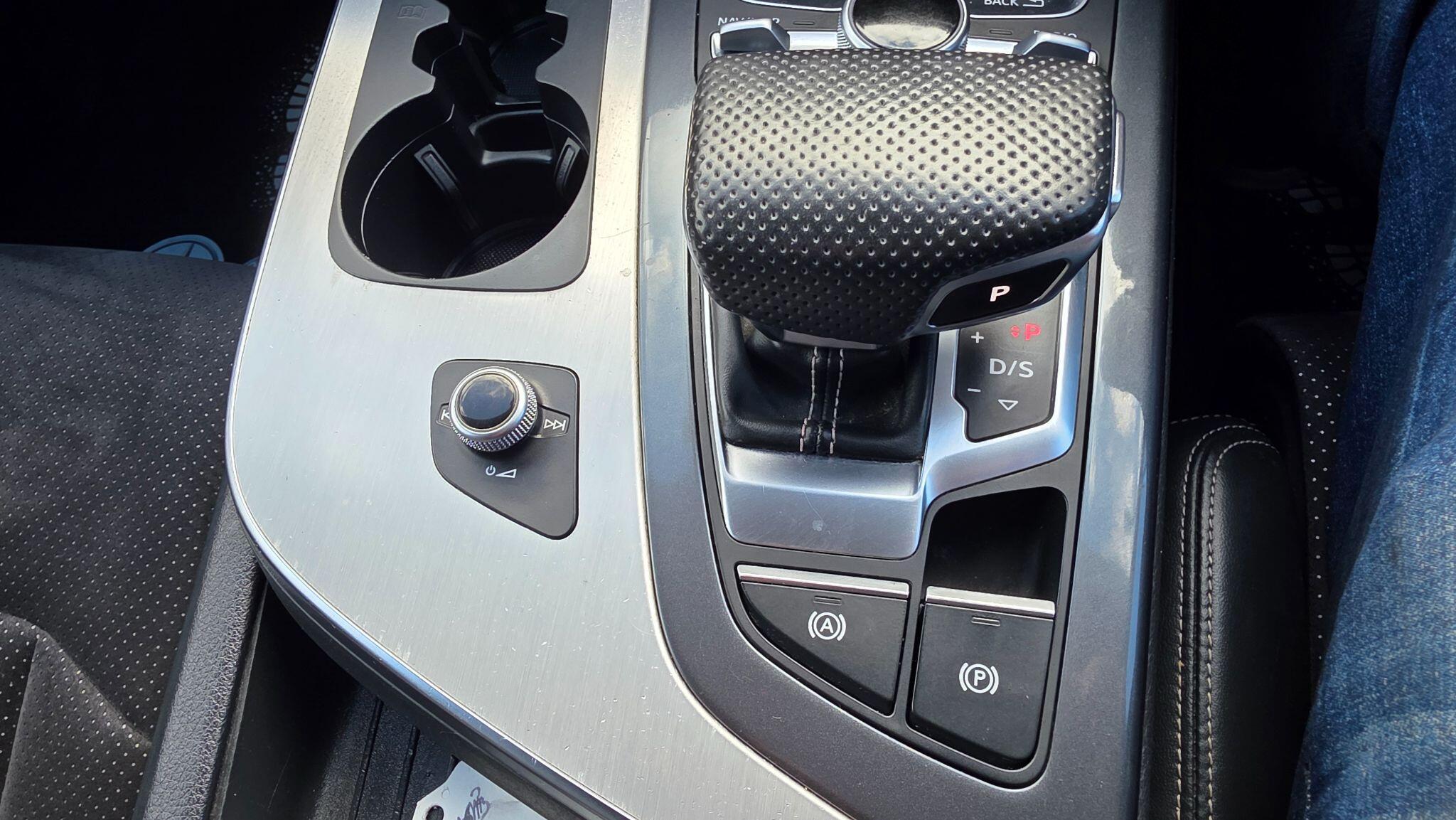 Audi Q7 - Image 32