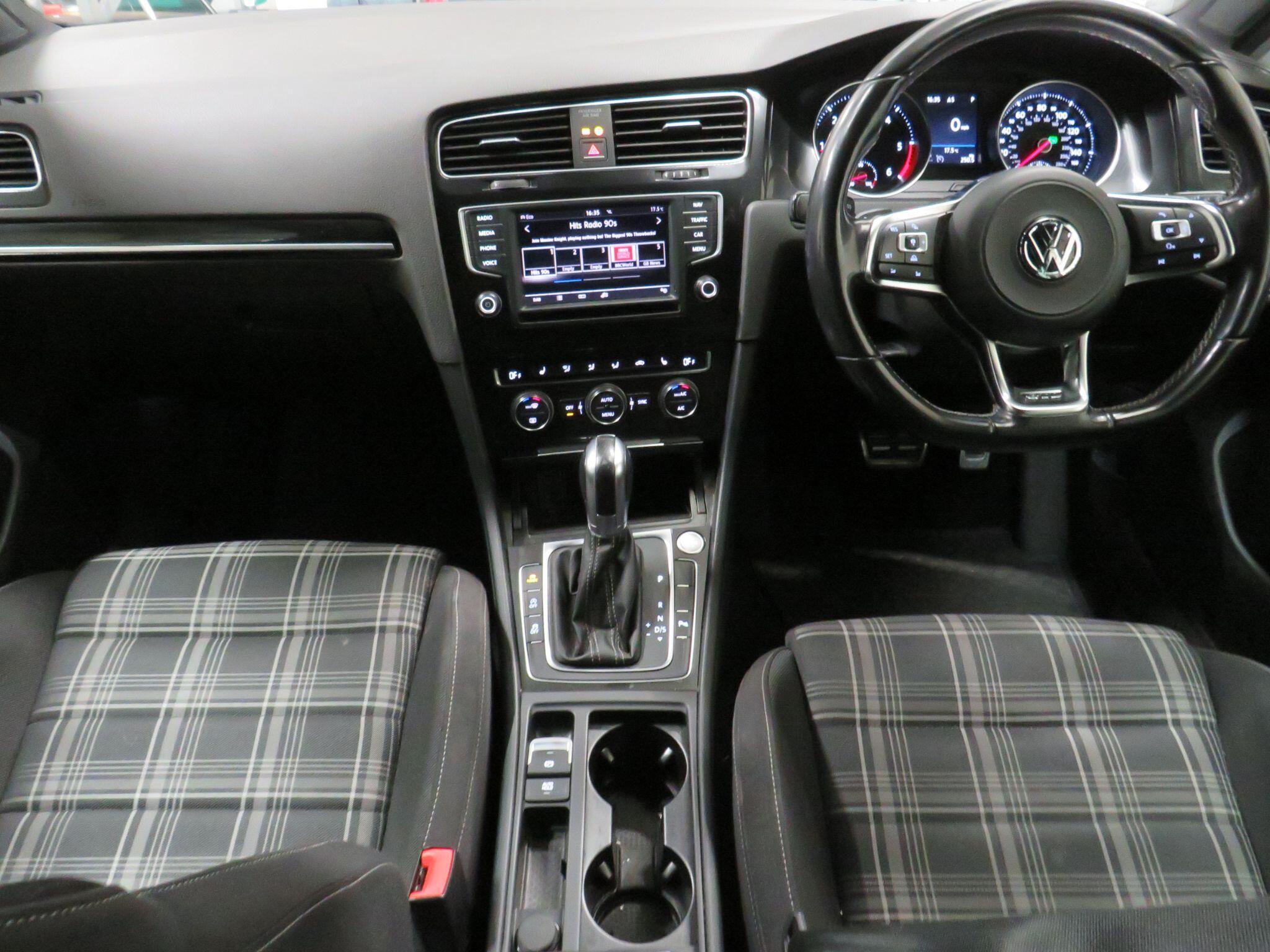 Volkswagen Golf - Image 12