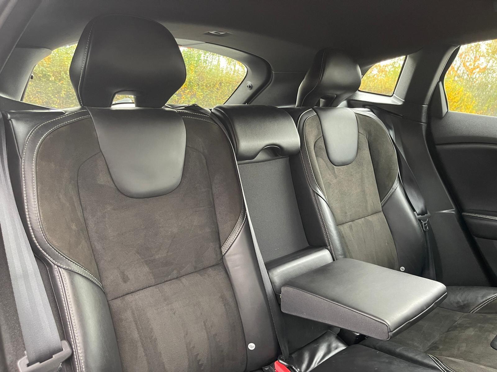 Volvo V40 - Image 24