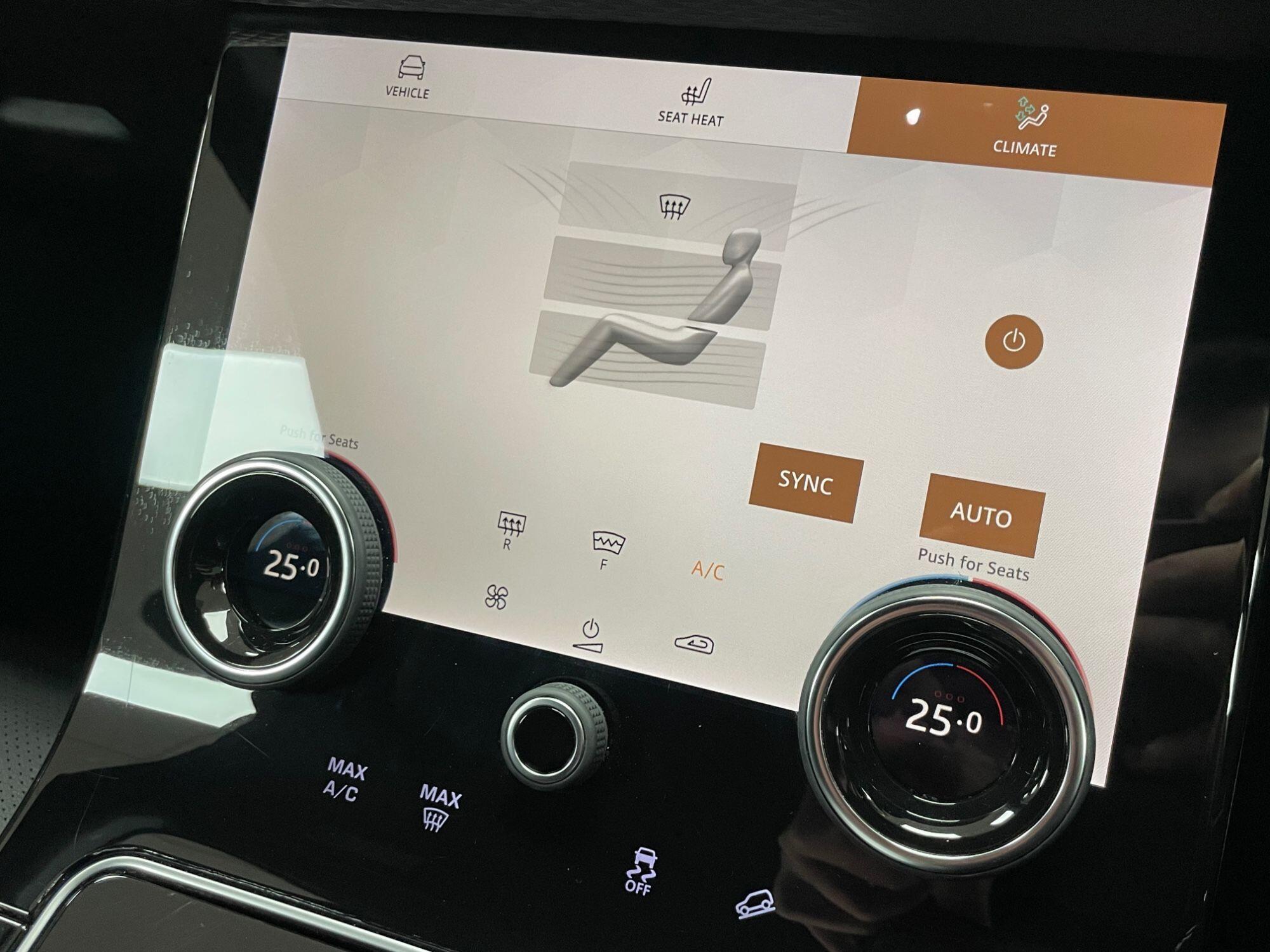 Land Rover Range Rover Velar - Image 48