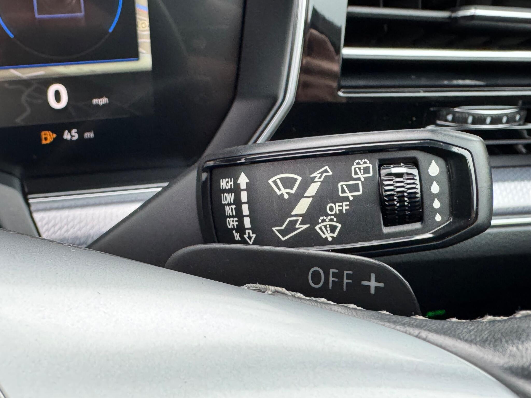 Volkswagen Touareg - Image 40