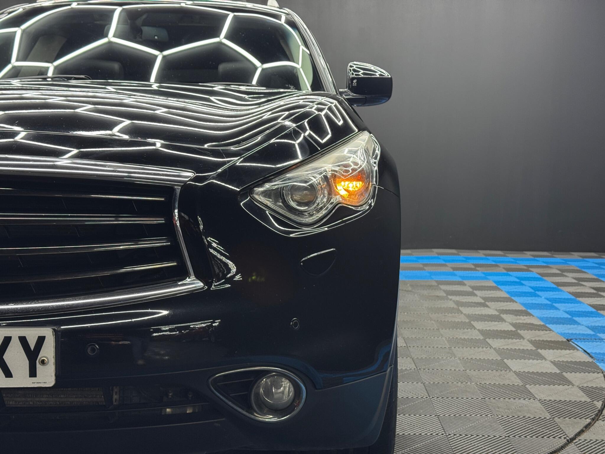 Infiniti QX70 - Image 46