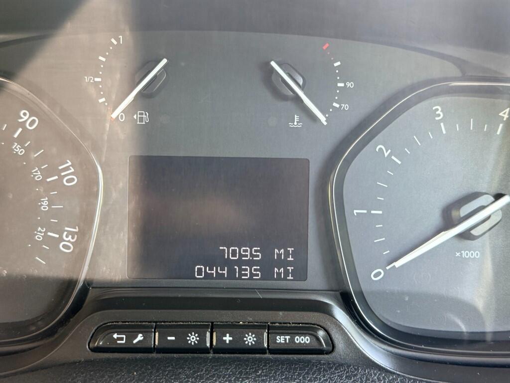 Vauxhall Vivaro - Image 18