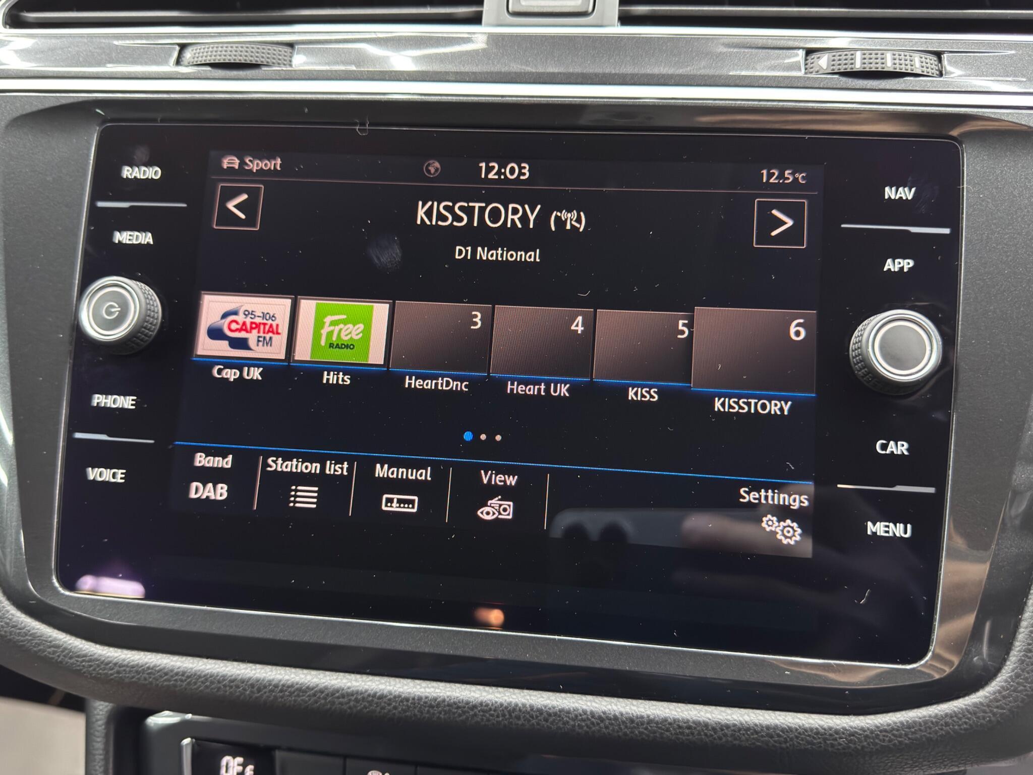 Volkswagen Tiguan - Image 31