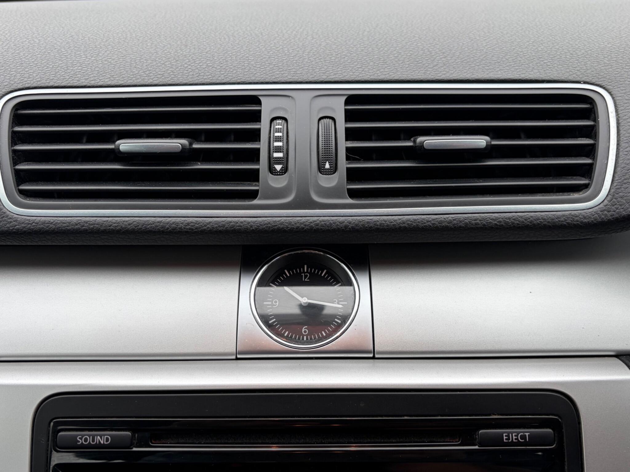 Volkswagen Passat - Image 21