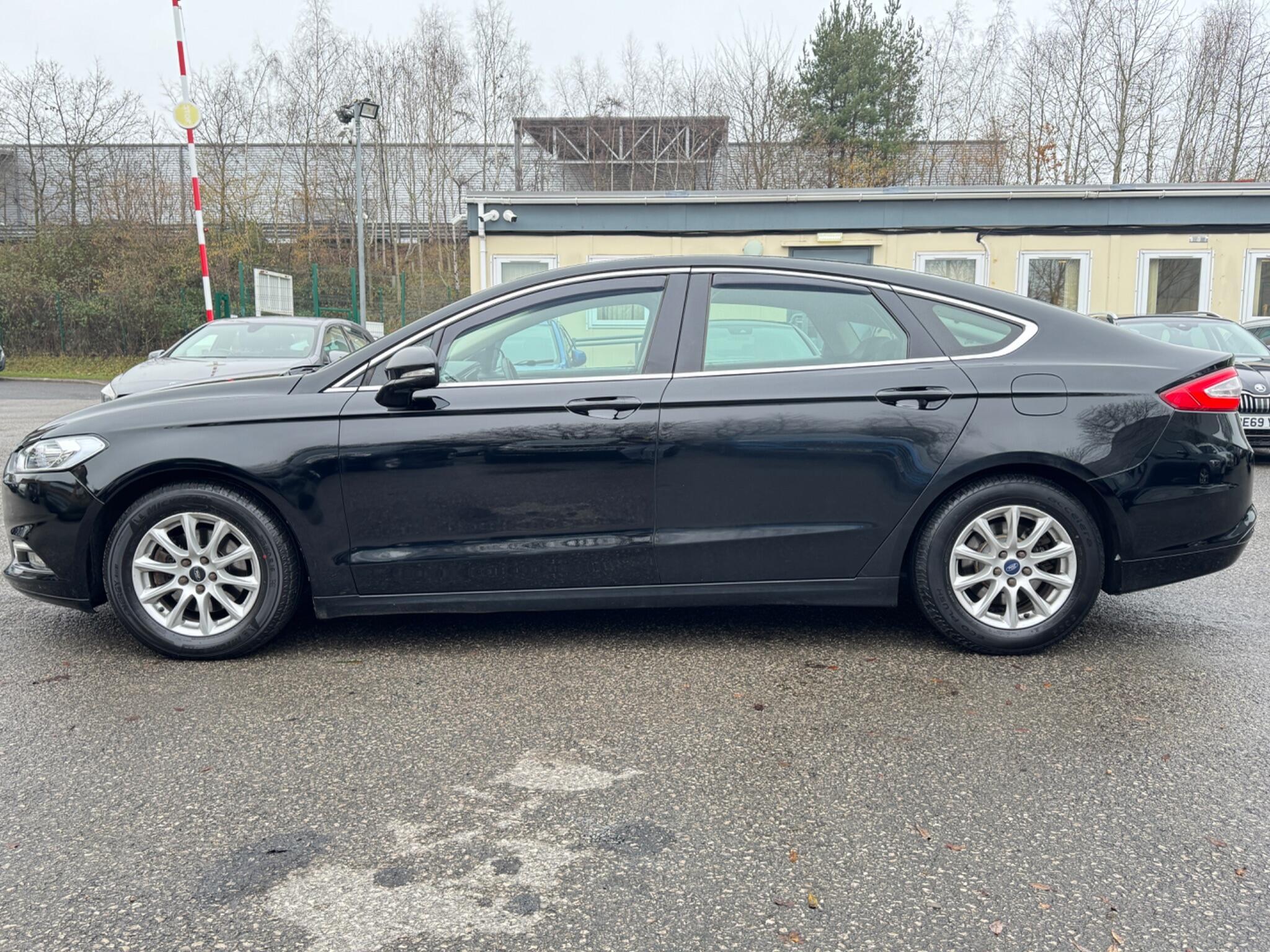 Ford Mondeo - Image 10