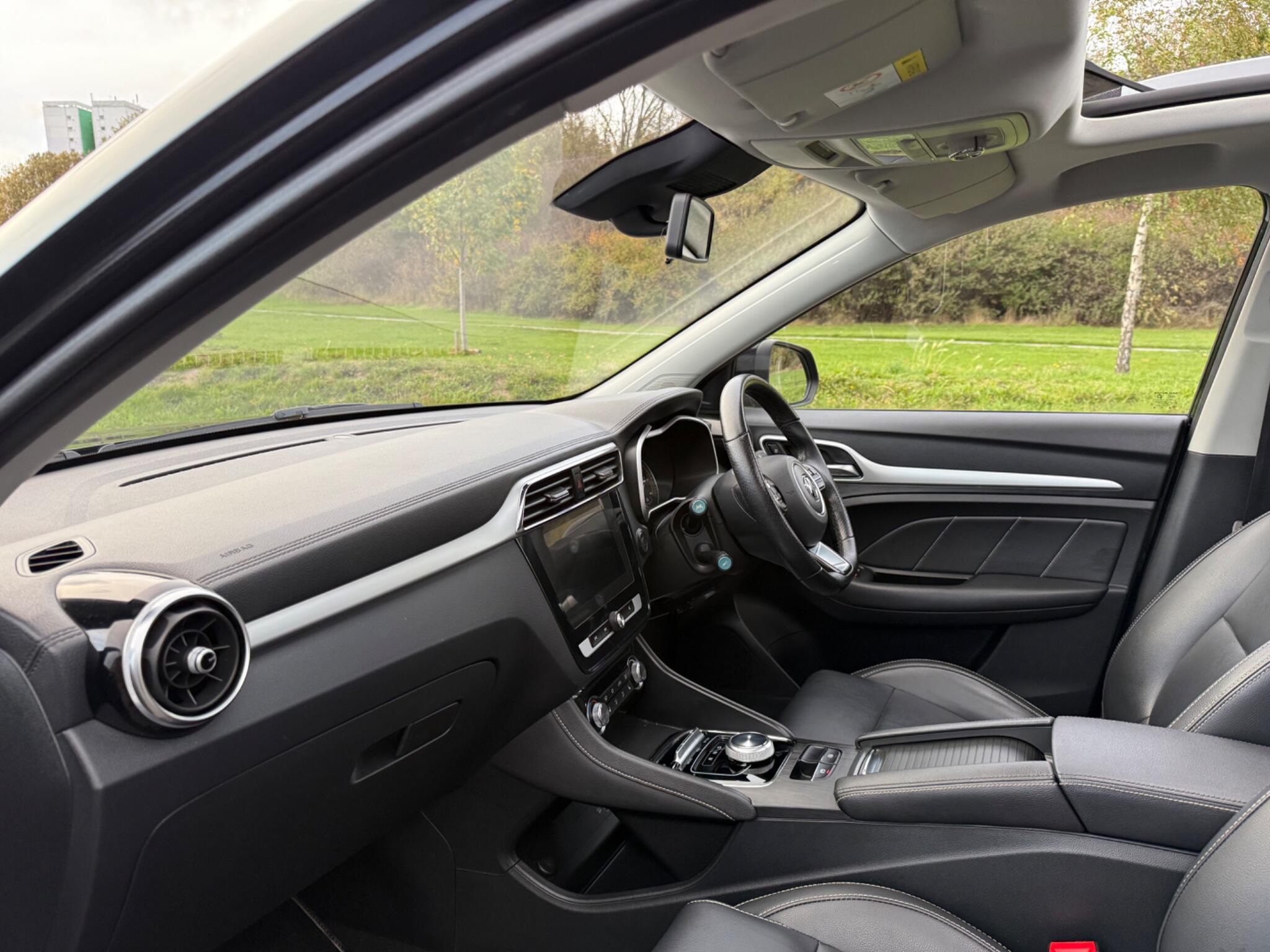 MG MG ZS - Image 11