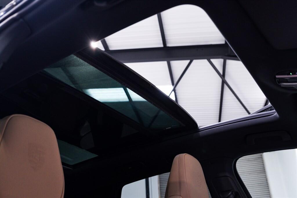 Porsche Cayenne - Image 4