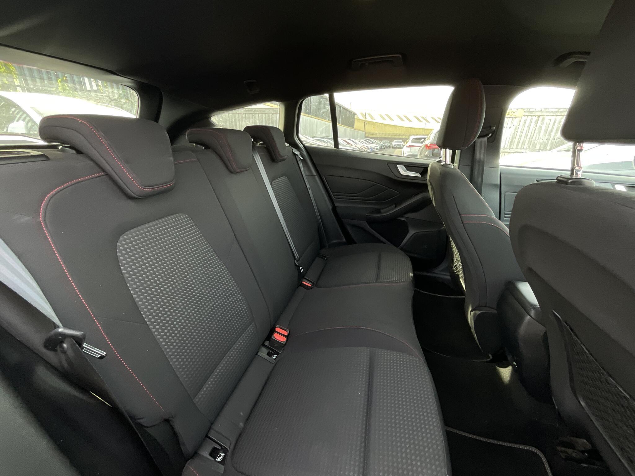 Ford Focus - Image 11