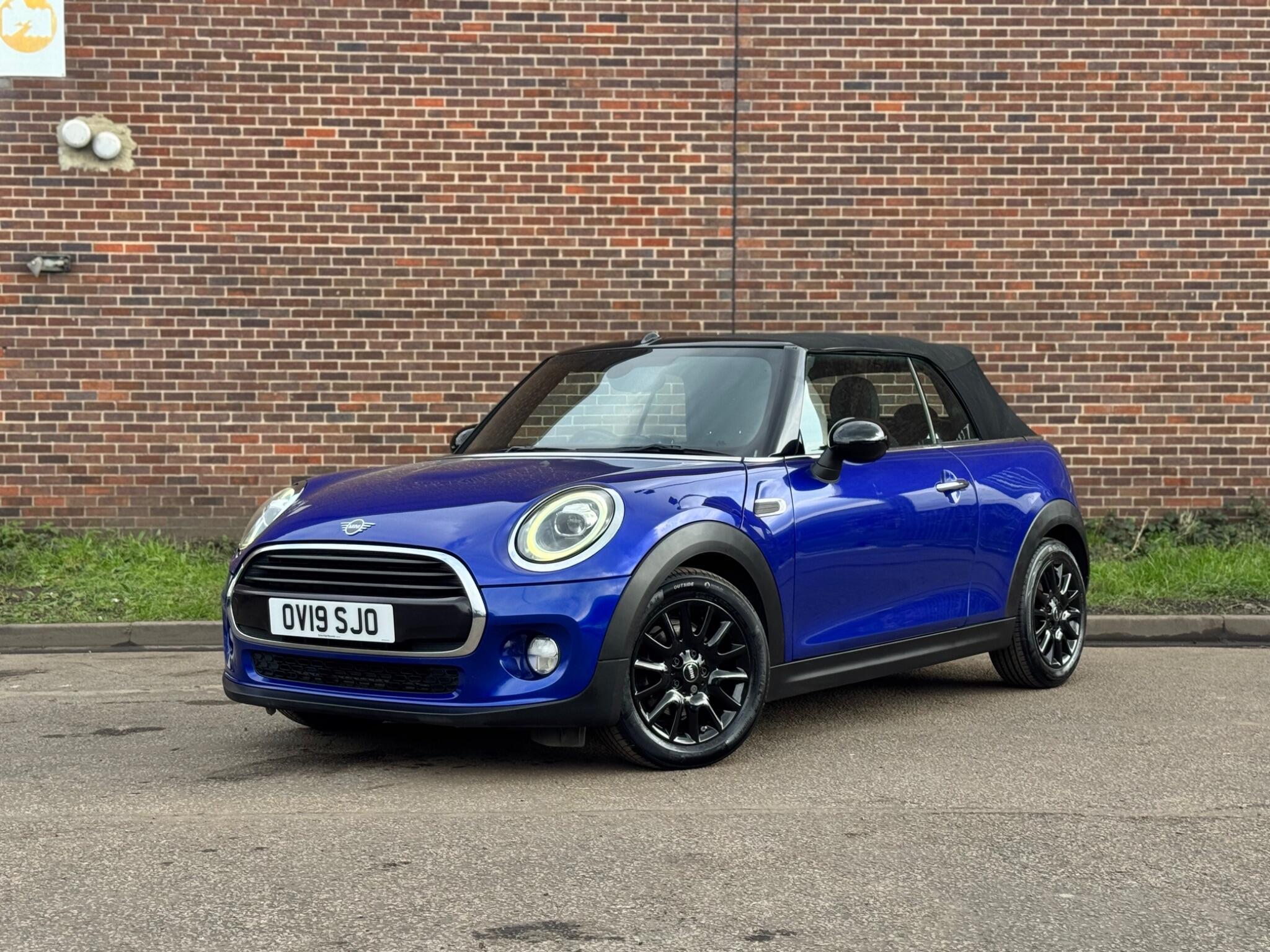 MINI Convertible - Image 2