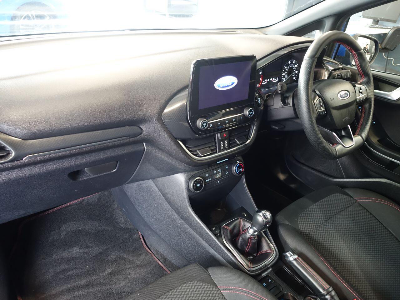 Ford Fiesta - Image 11