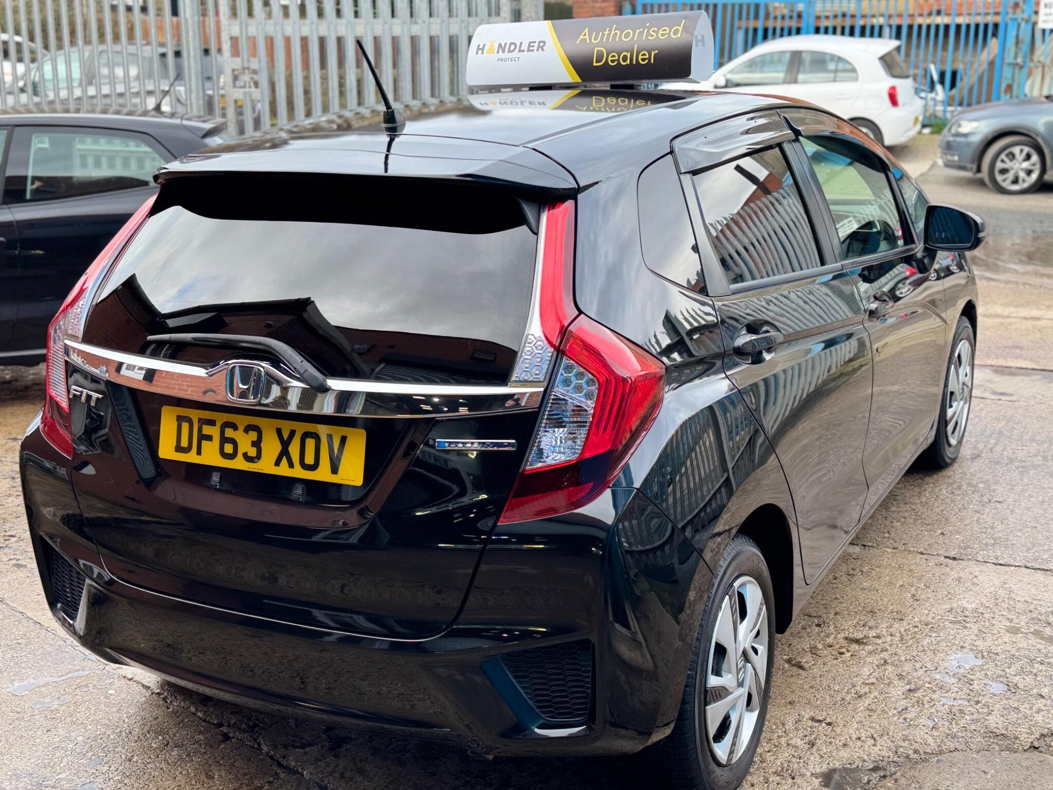 Honda FIT - Image 11