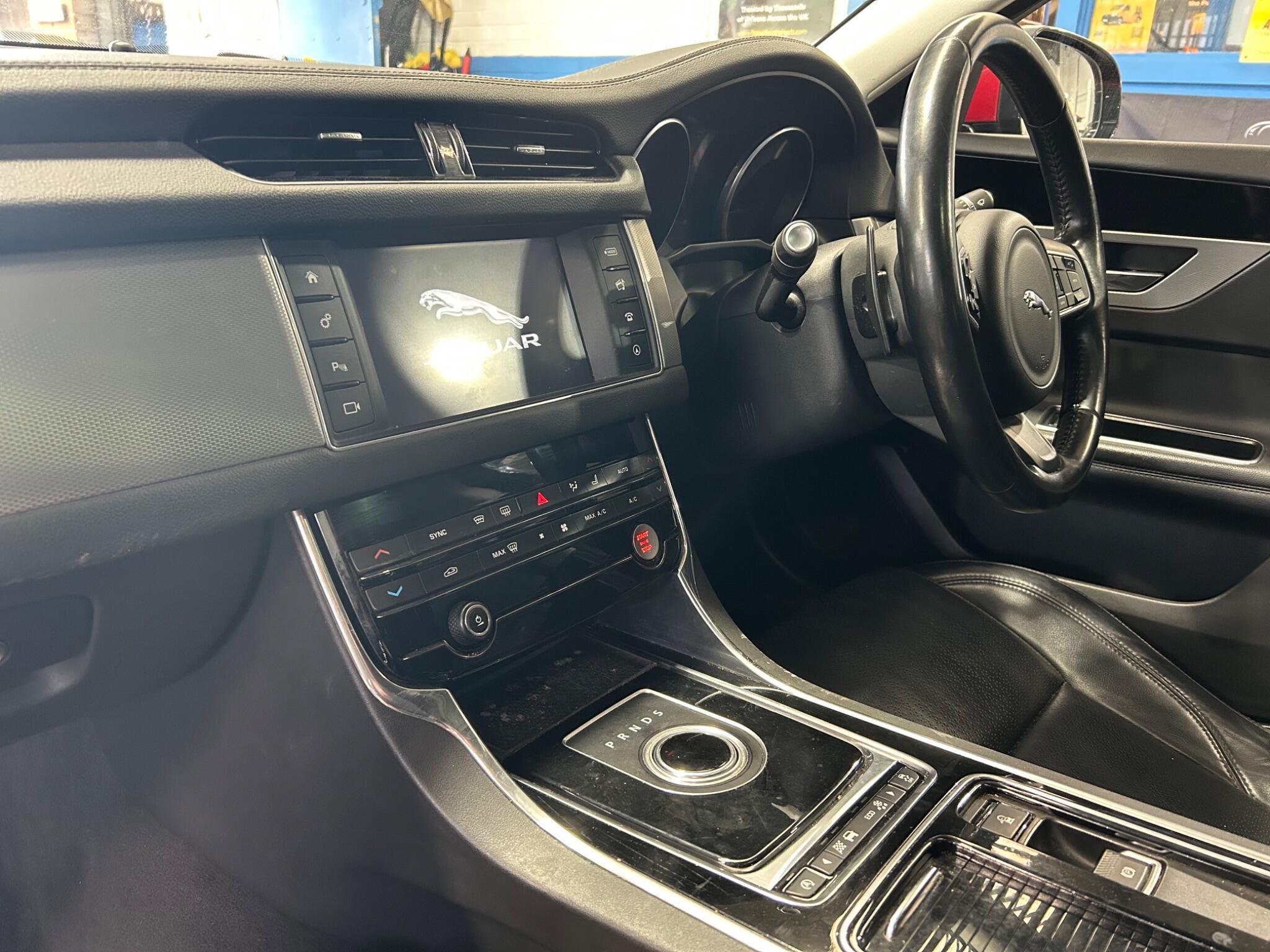 Jaguar XF - Image 18