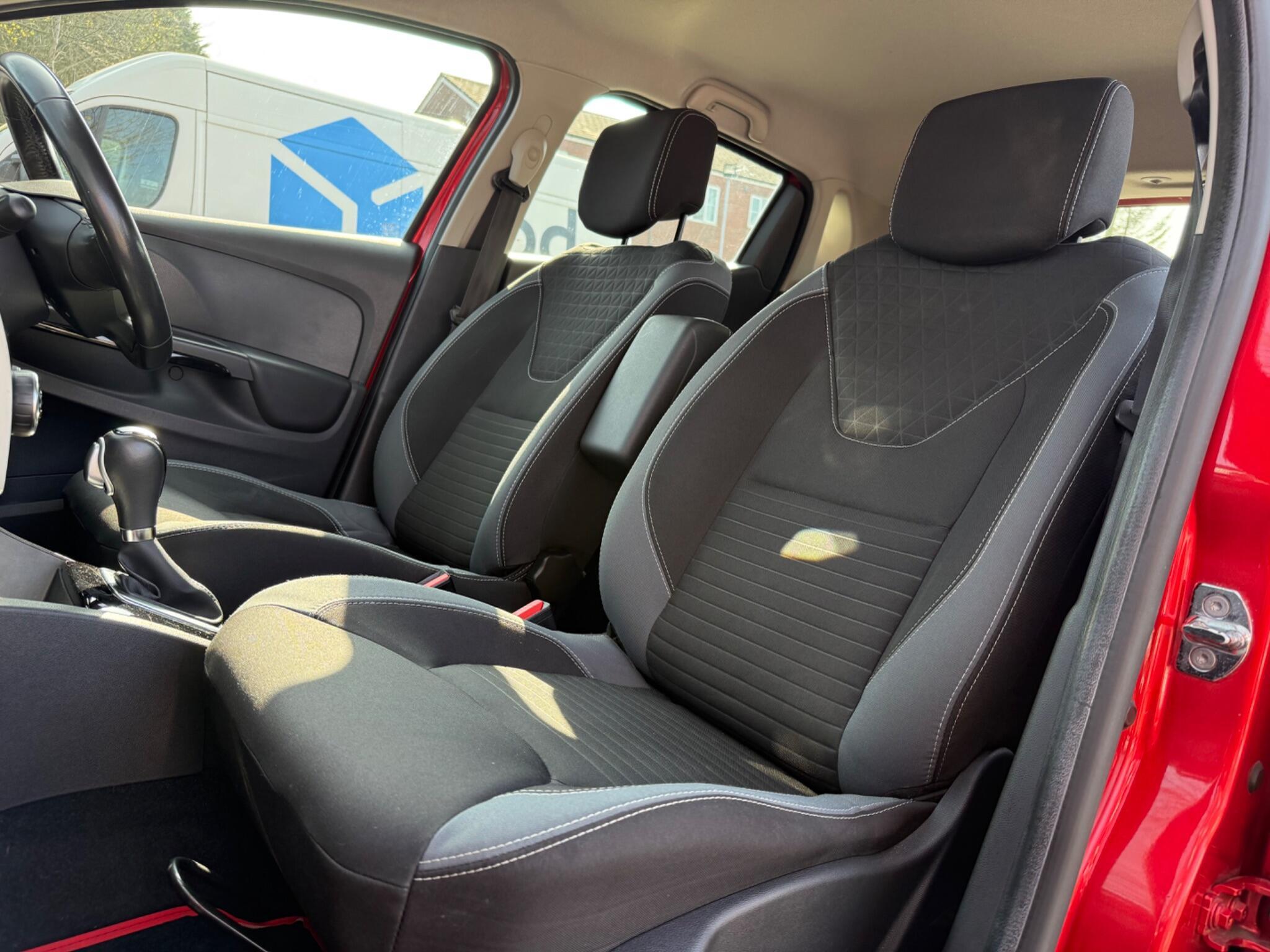 Renault Clio - Image 42