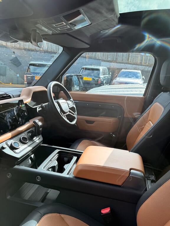 Land Rover Defender 90 - Image 19