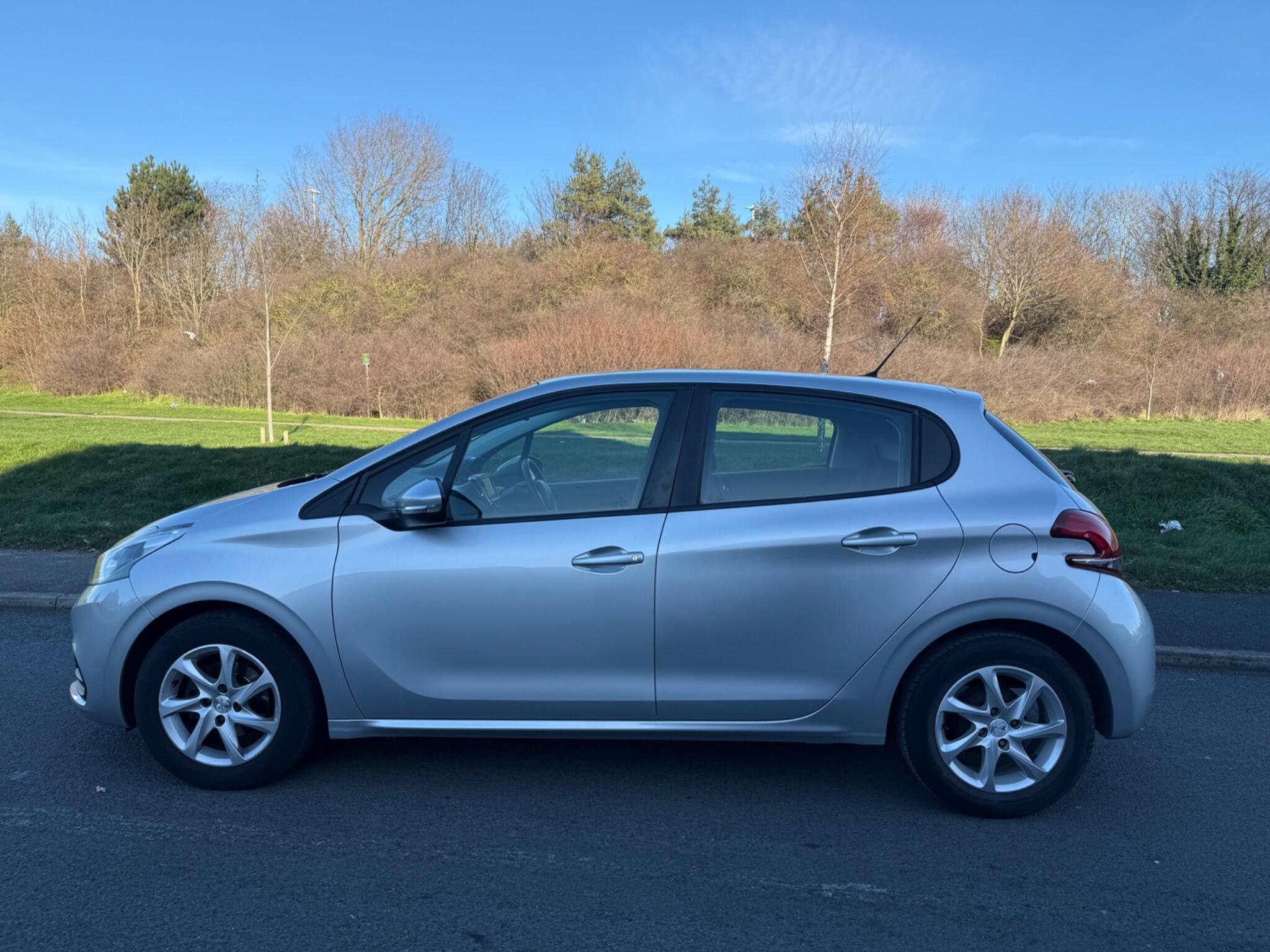 Peugeot 208 - Image 6