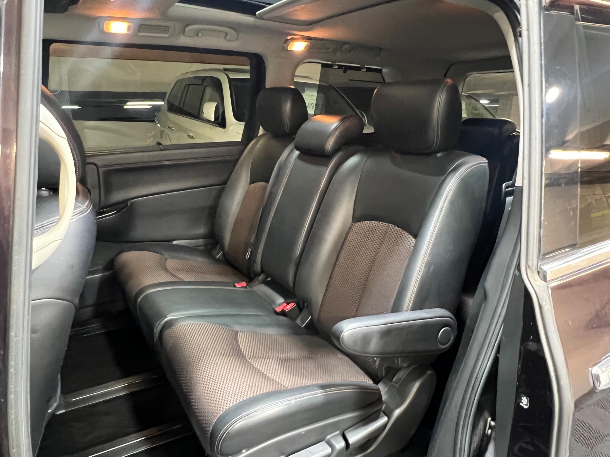 Nissan Elgrand - Image 11