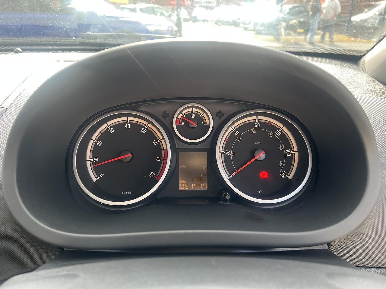 Vauxhall Corsa - Image 12