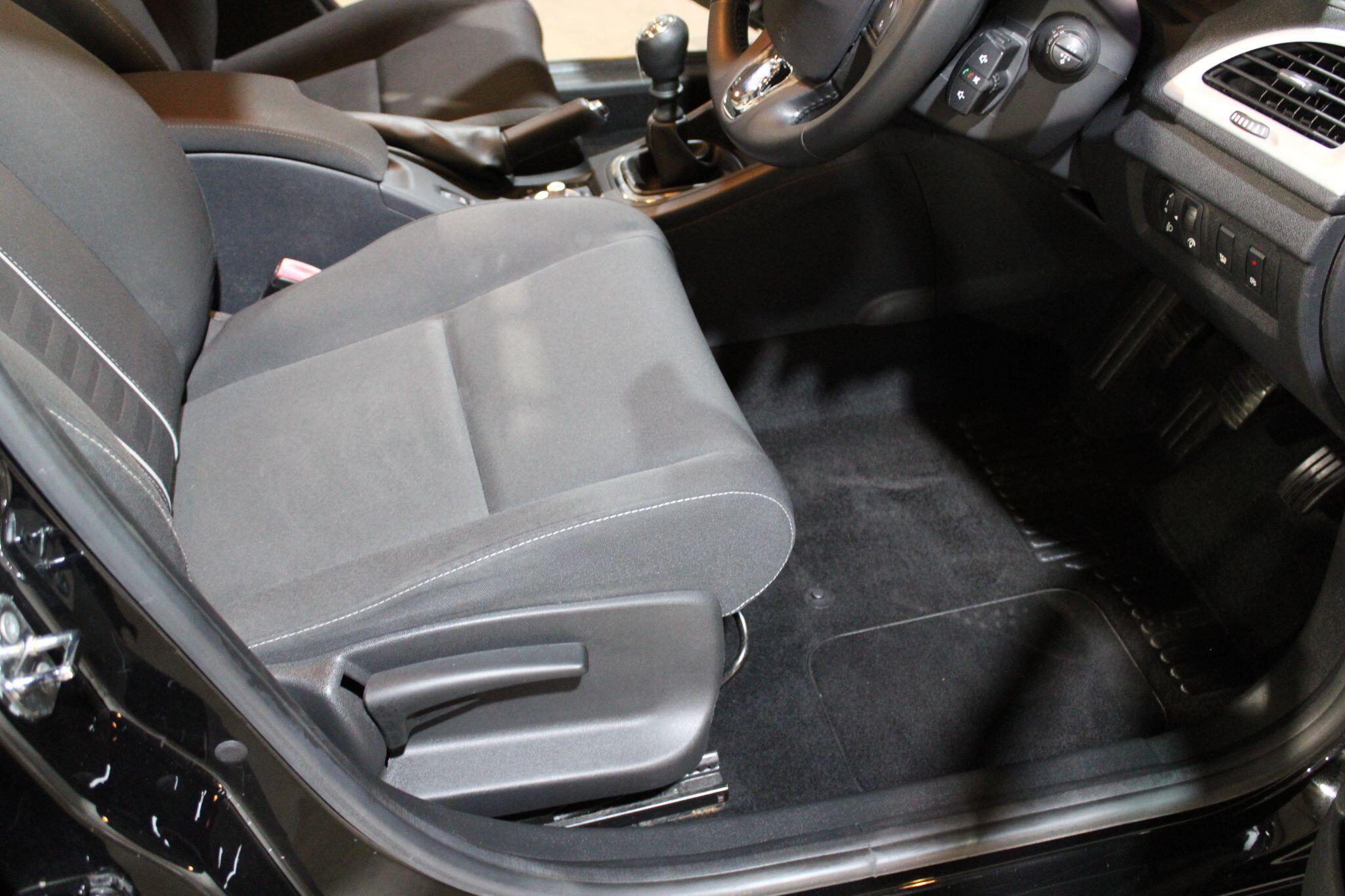 Renault Megane - Image 19