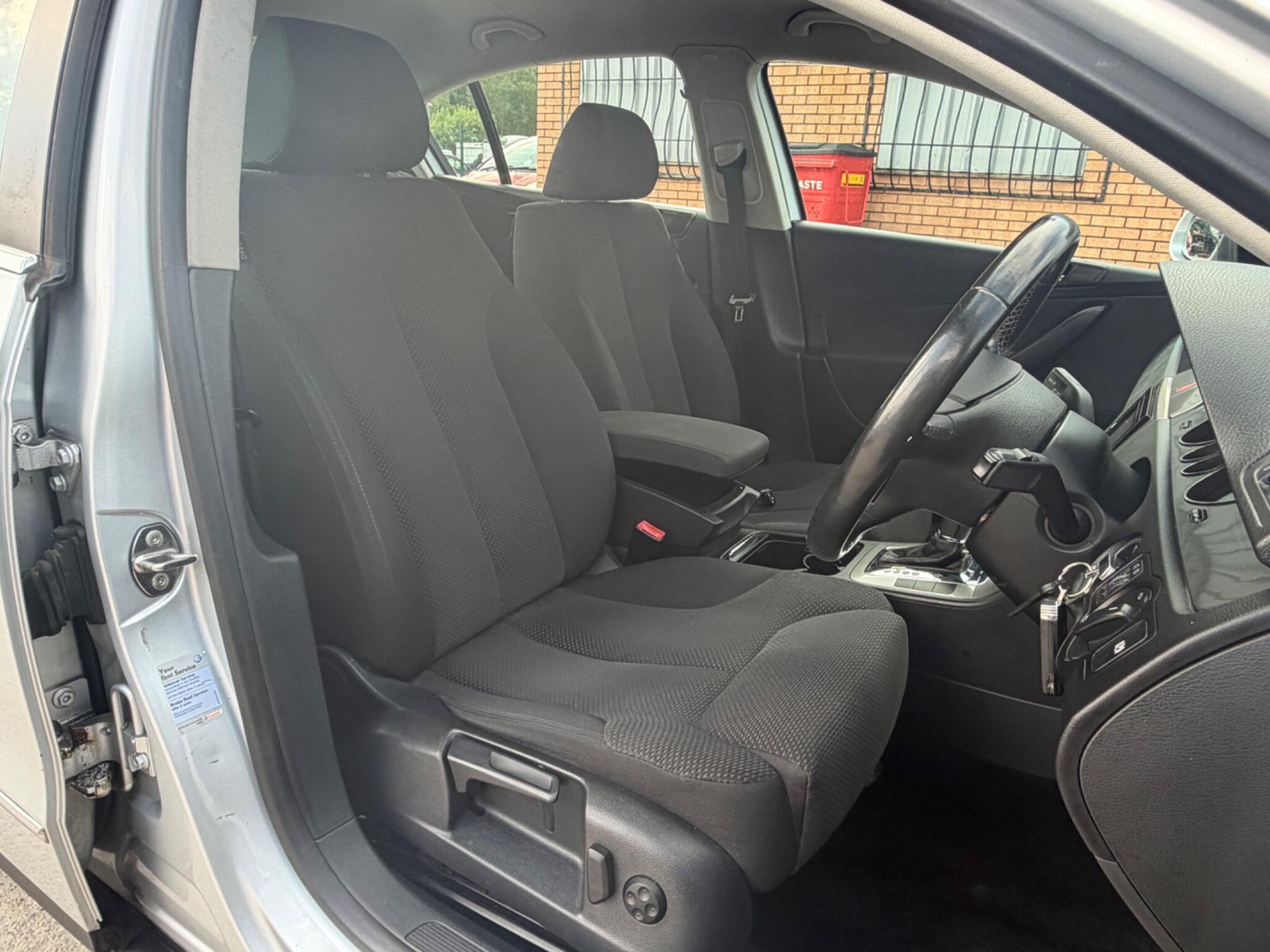 Volkswagen Passat - Image 11