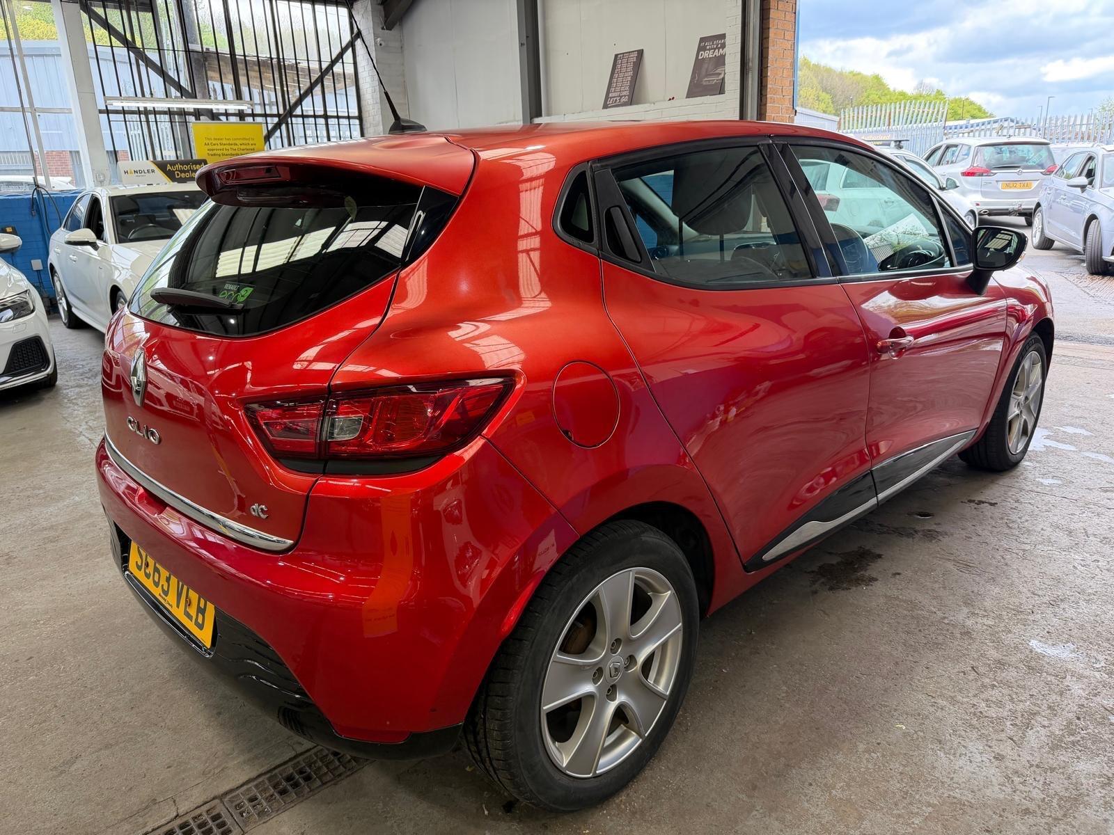 Renault Clio - Image 7