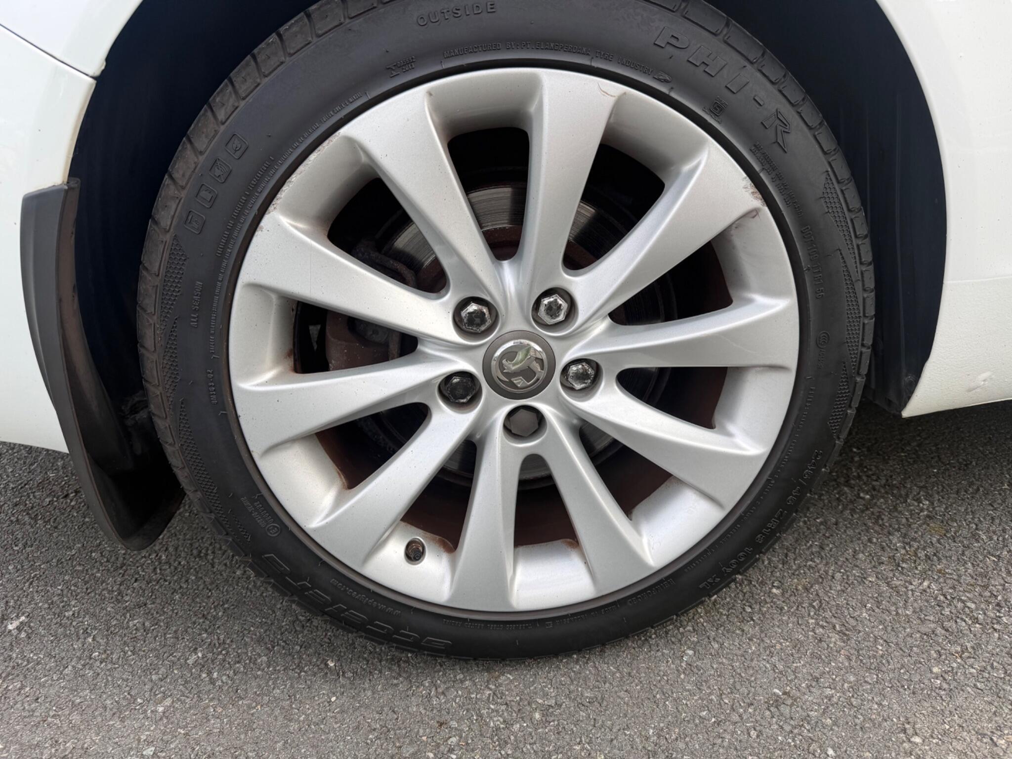 Vauxhall Insignia - Image 10