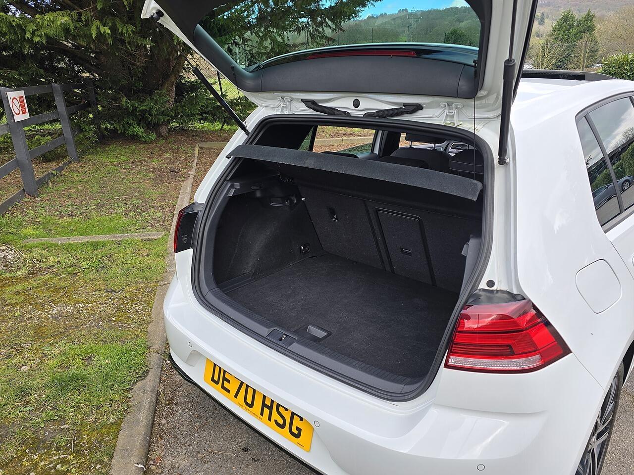 Volkswagen Golf - Image 9