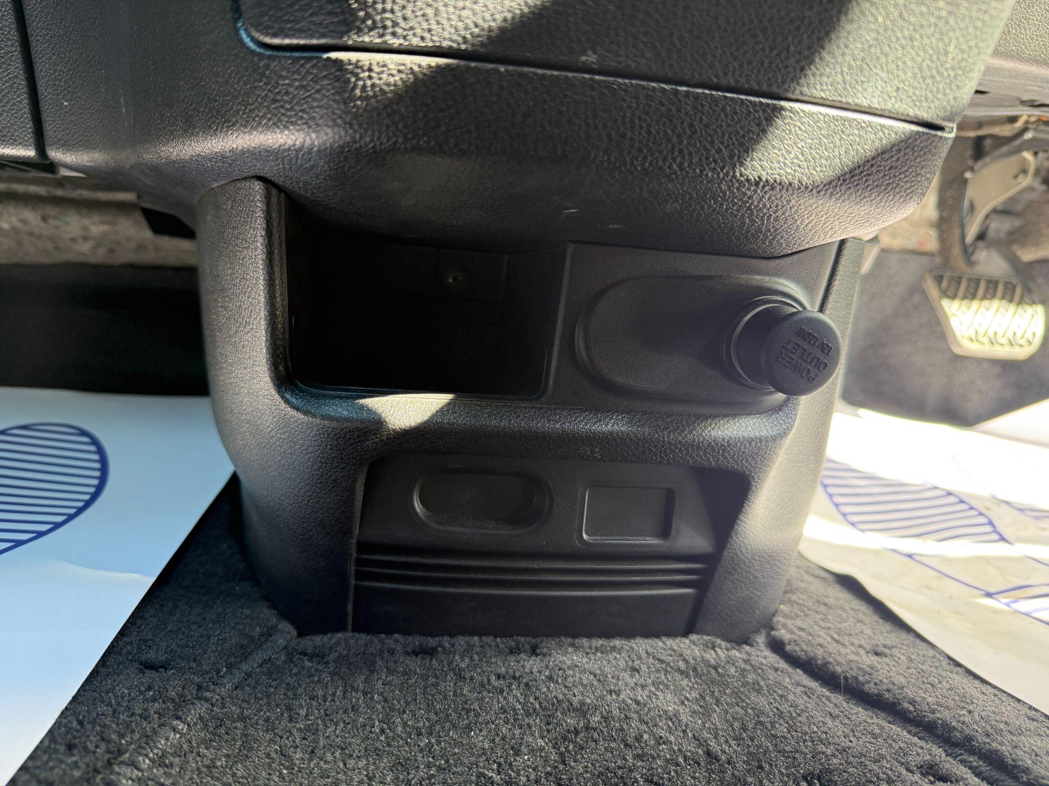 Nissan Serena - Image 67