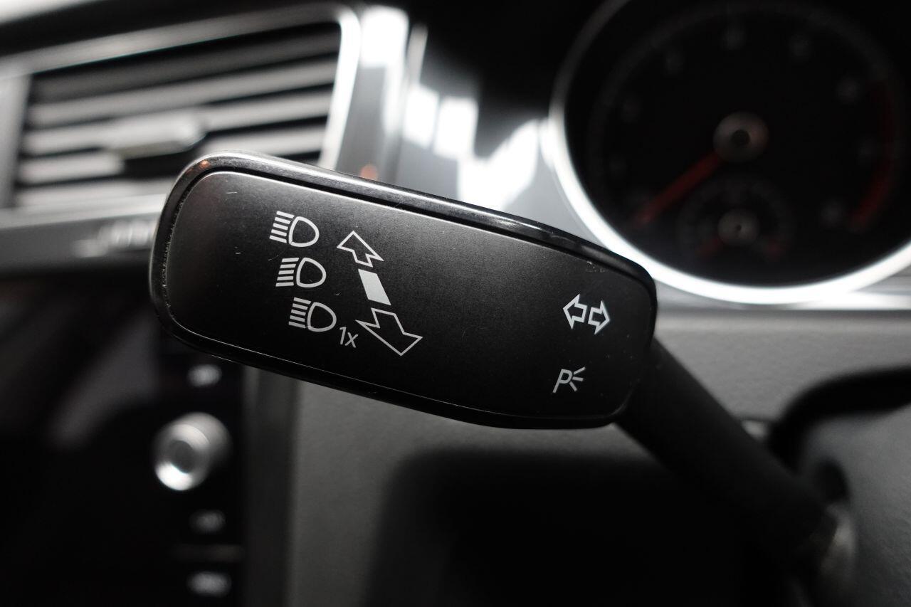 Volkswagen Golf - Image 22