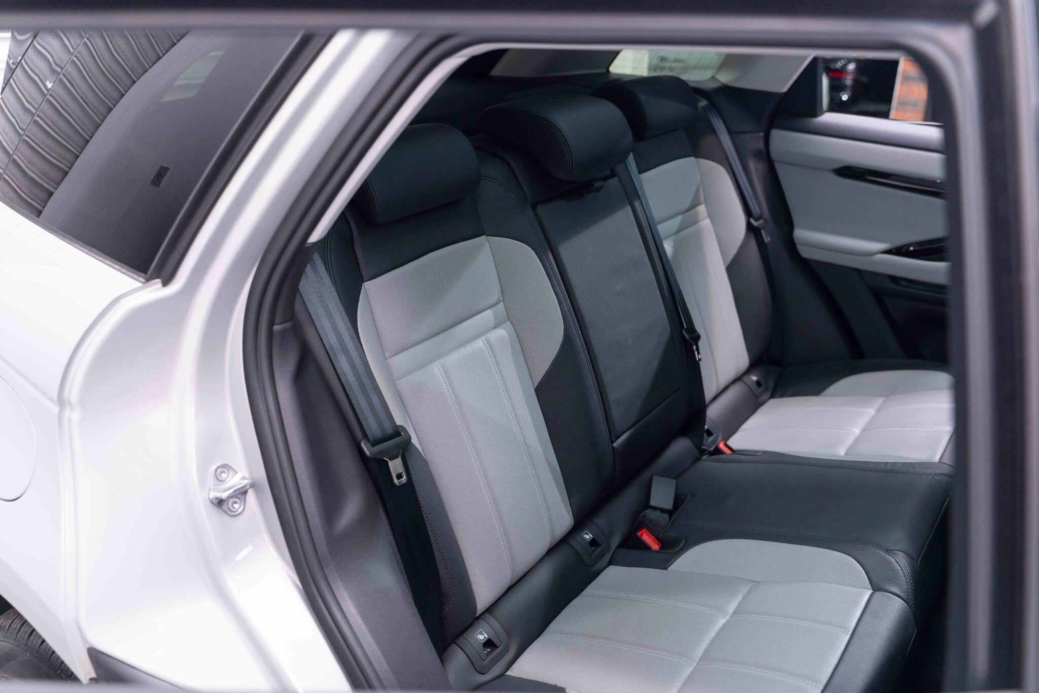 Land Rover Range Rover Evoque - Image 12