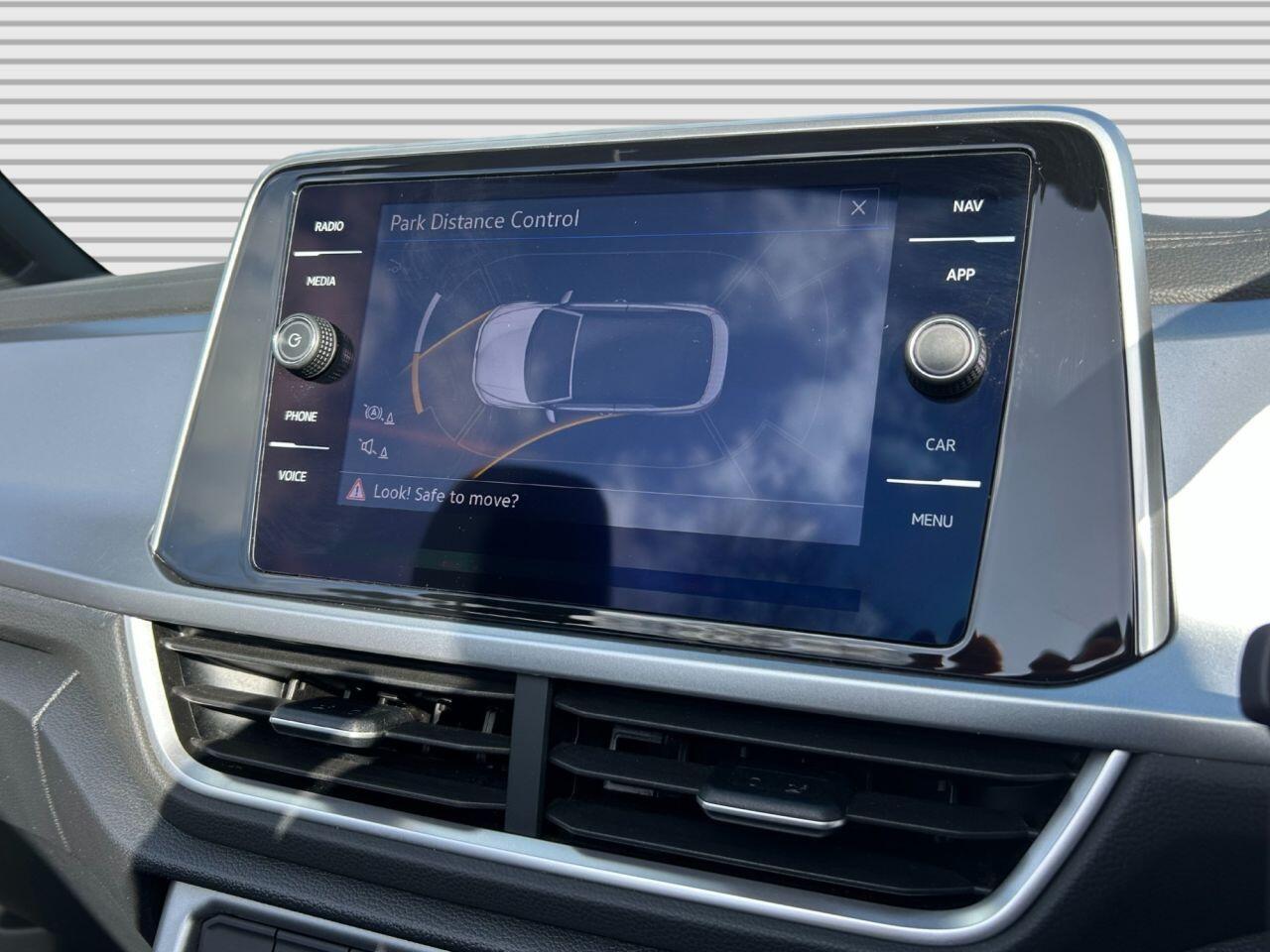 Volkswagen T-Roc - Image 31