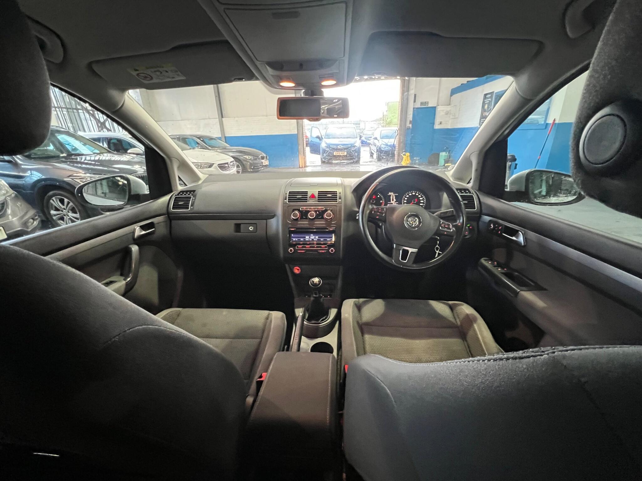 Volkswagen Touran - Image 16
