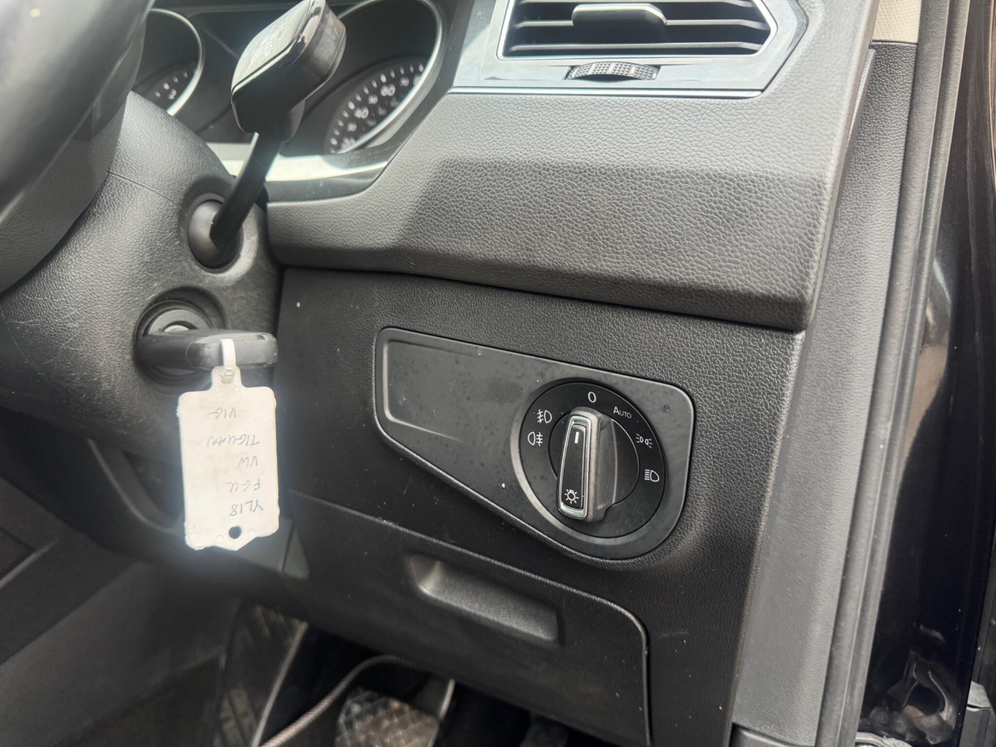 Volkswagen Tiguan - Image 37