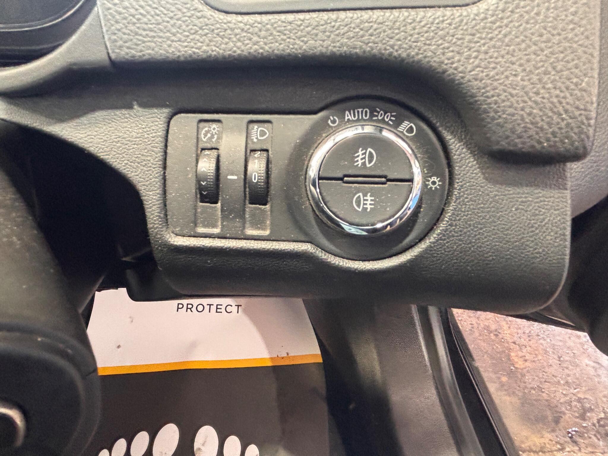 Vauxhall Insignia - Image 12