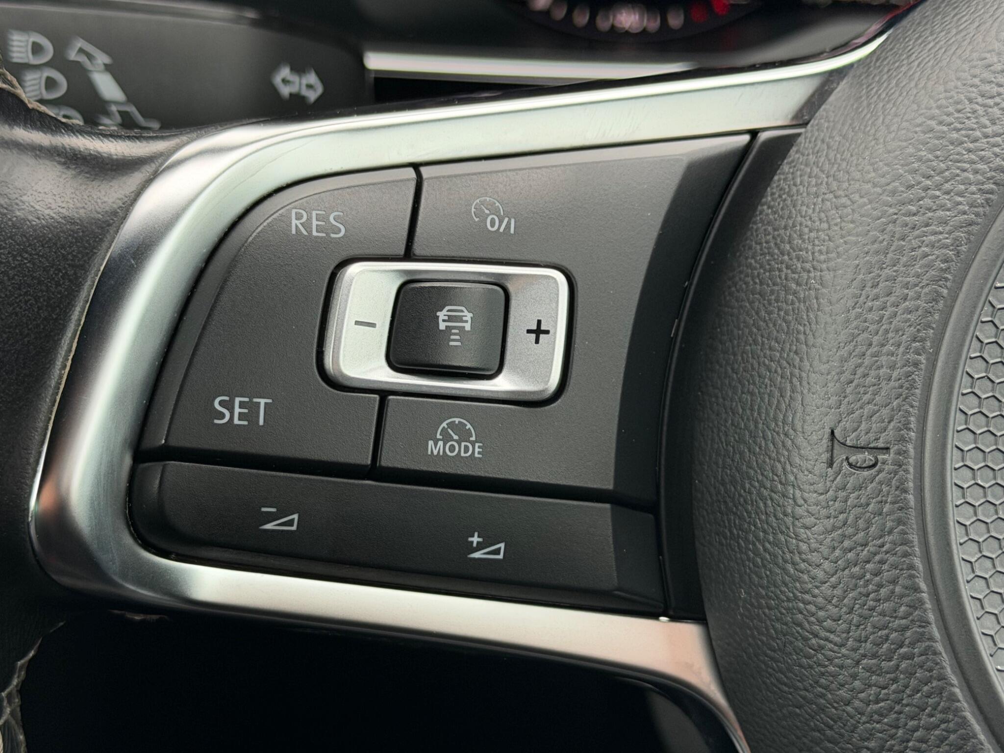 Volkswagen Passat - Image 38