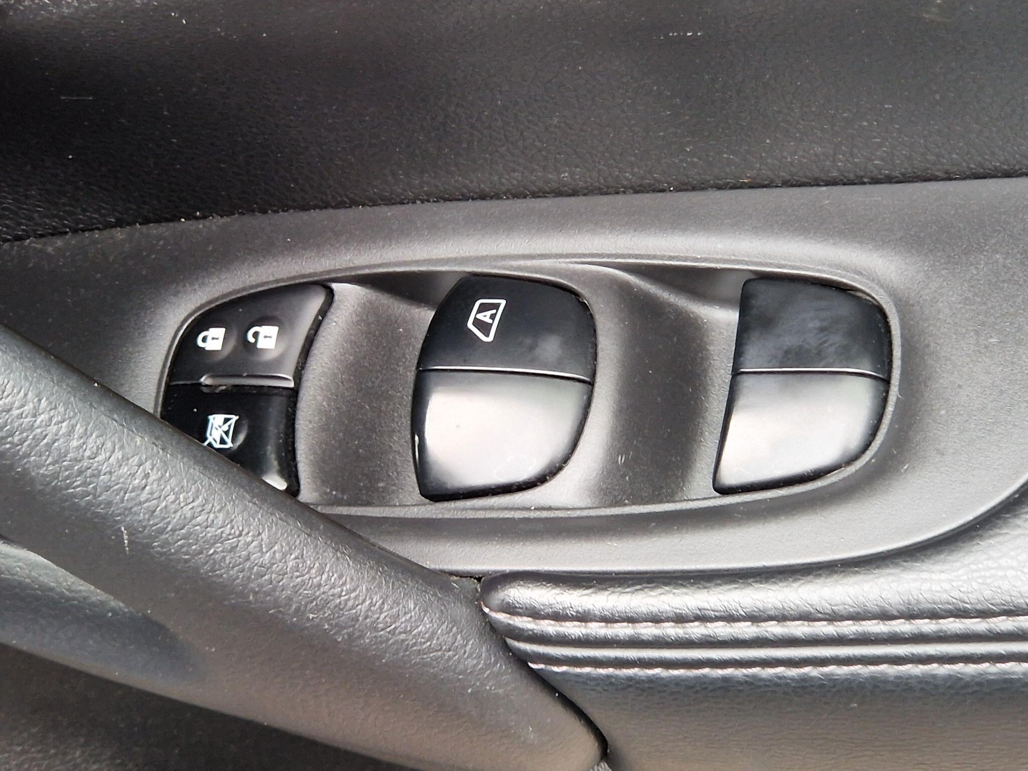 Nissan X-Trail - Image 32