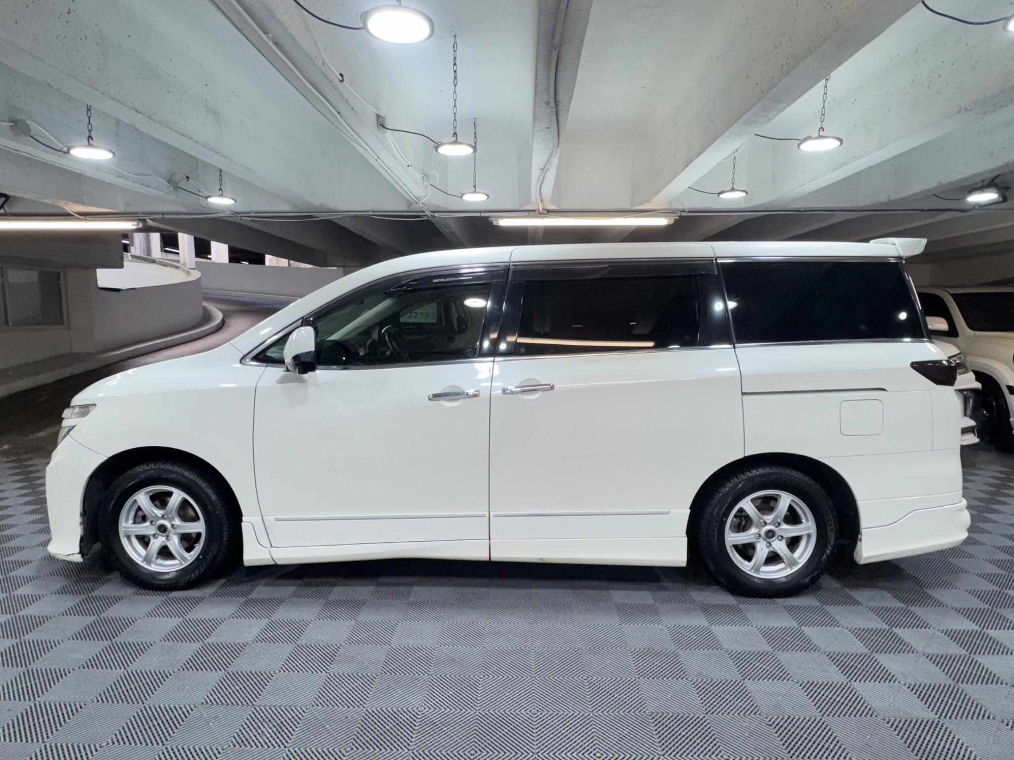 Nissan Elgrand - Image 2