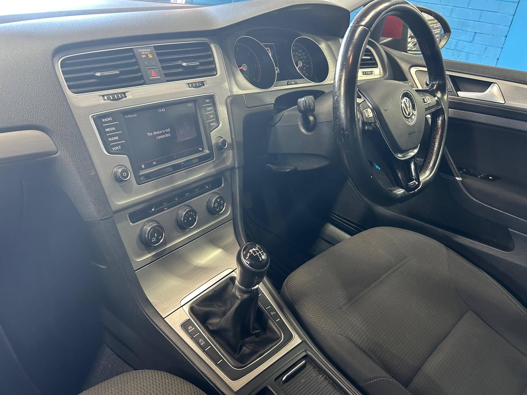 Volkswagen Golf - Image 10