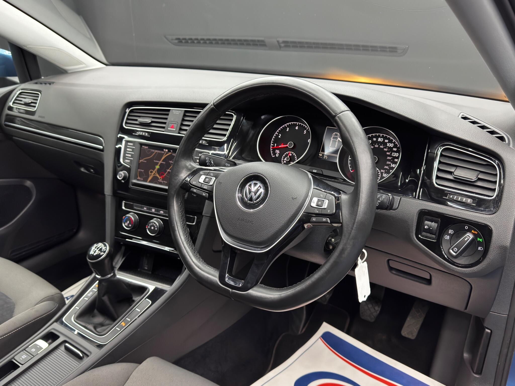 Volkswagen Golf - Image 9