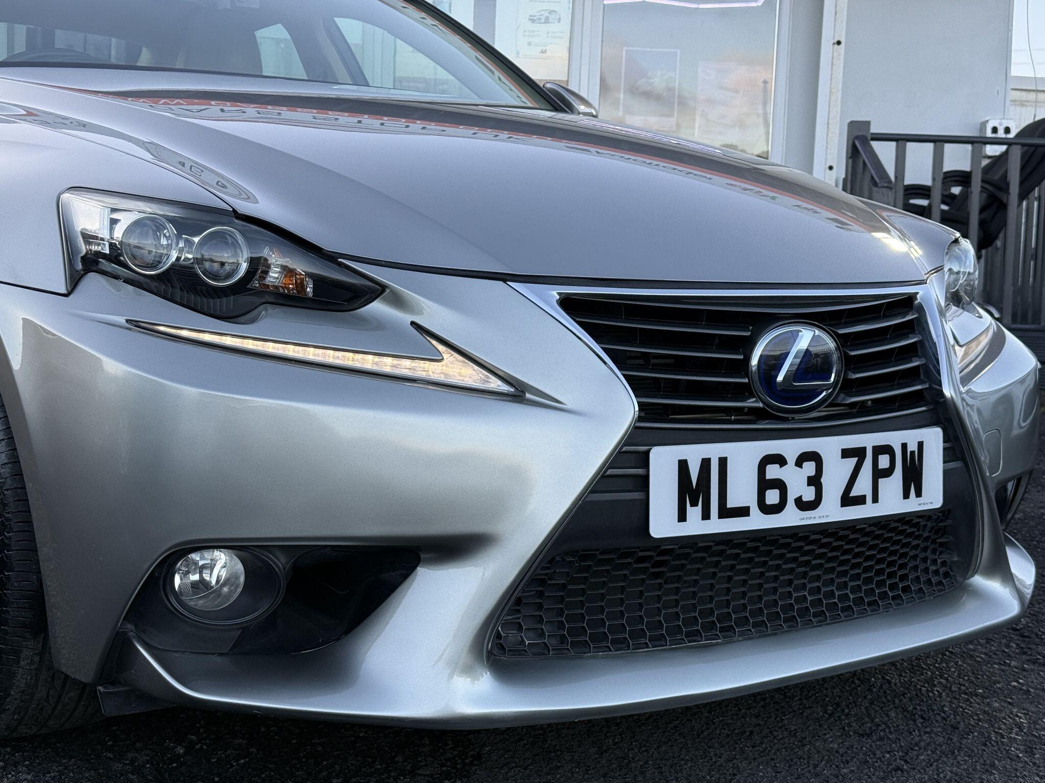 Lexus IS - Image 10
