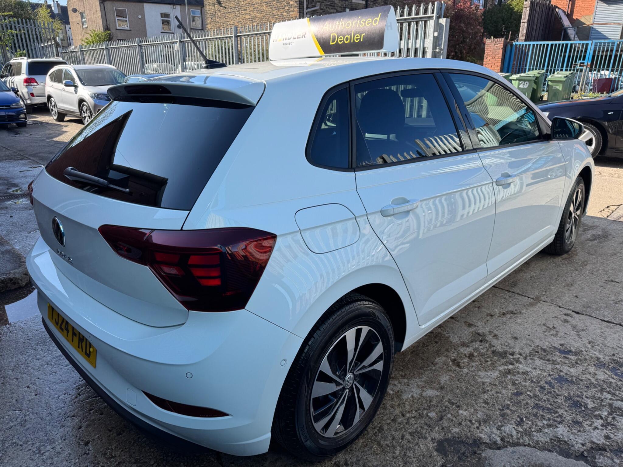 Volkswagen Polo - Image 11