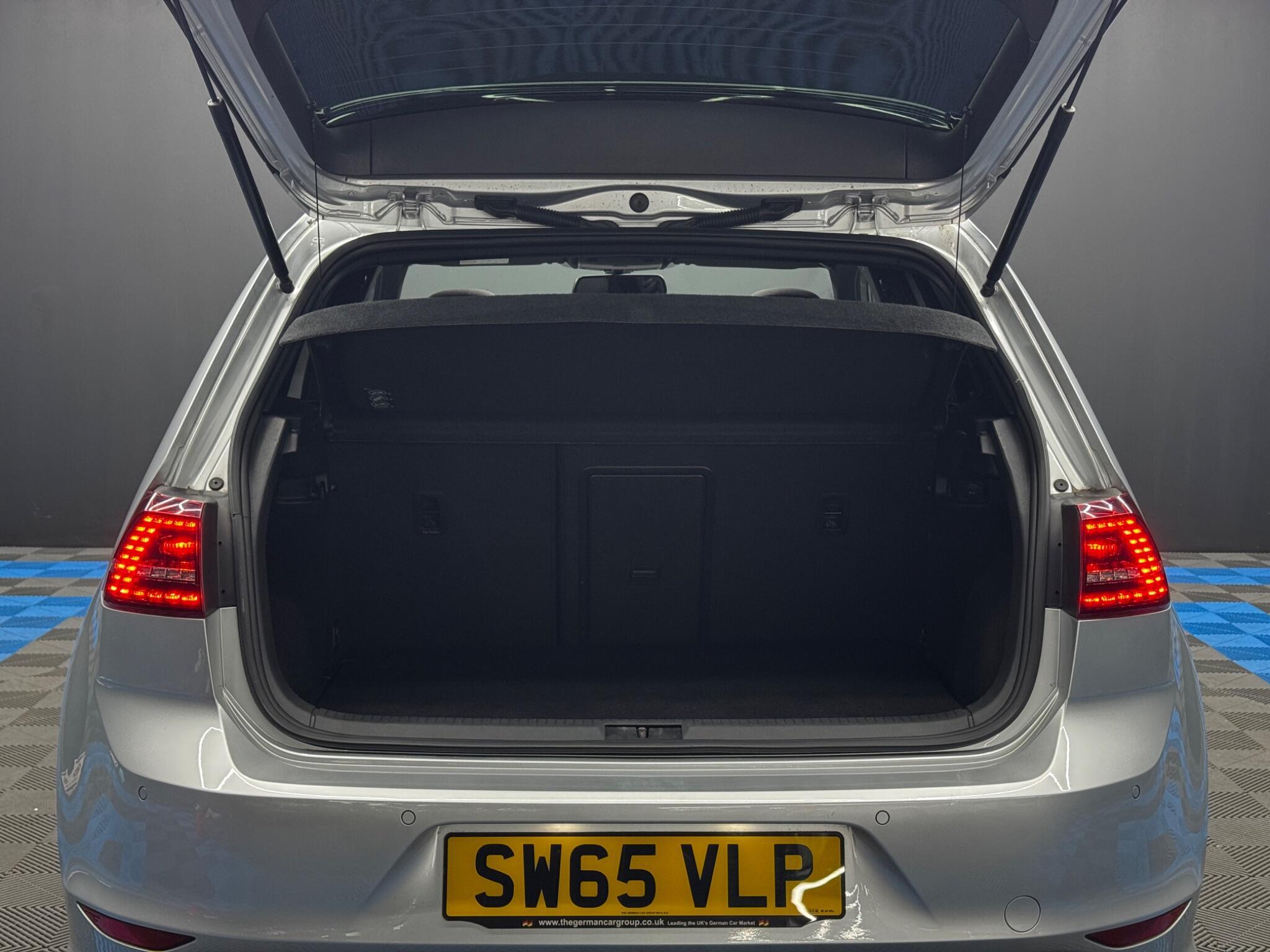 Volkswagen Golf - Image 40