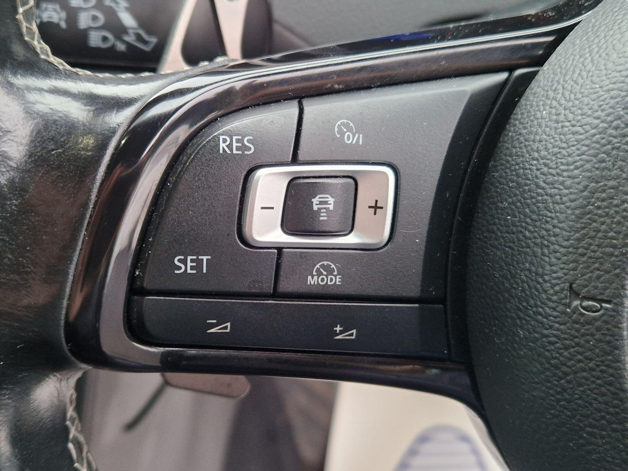 Volkswagen Golf - Image 45