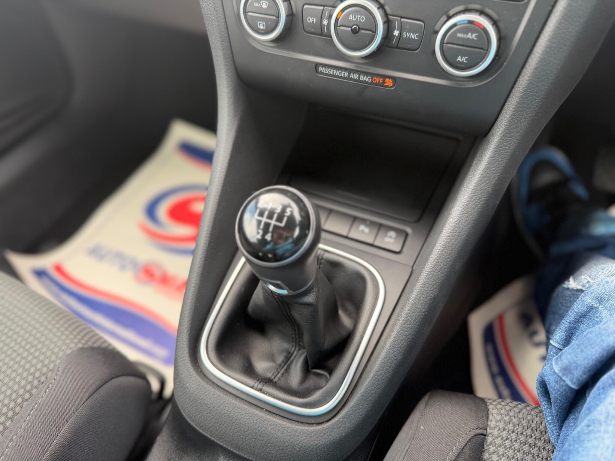 Volkswagen Golf - Image 28