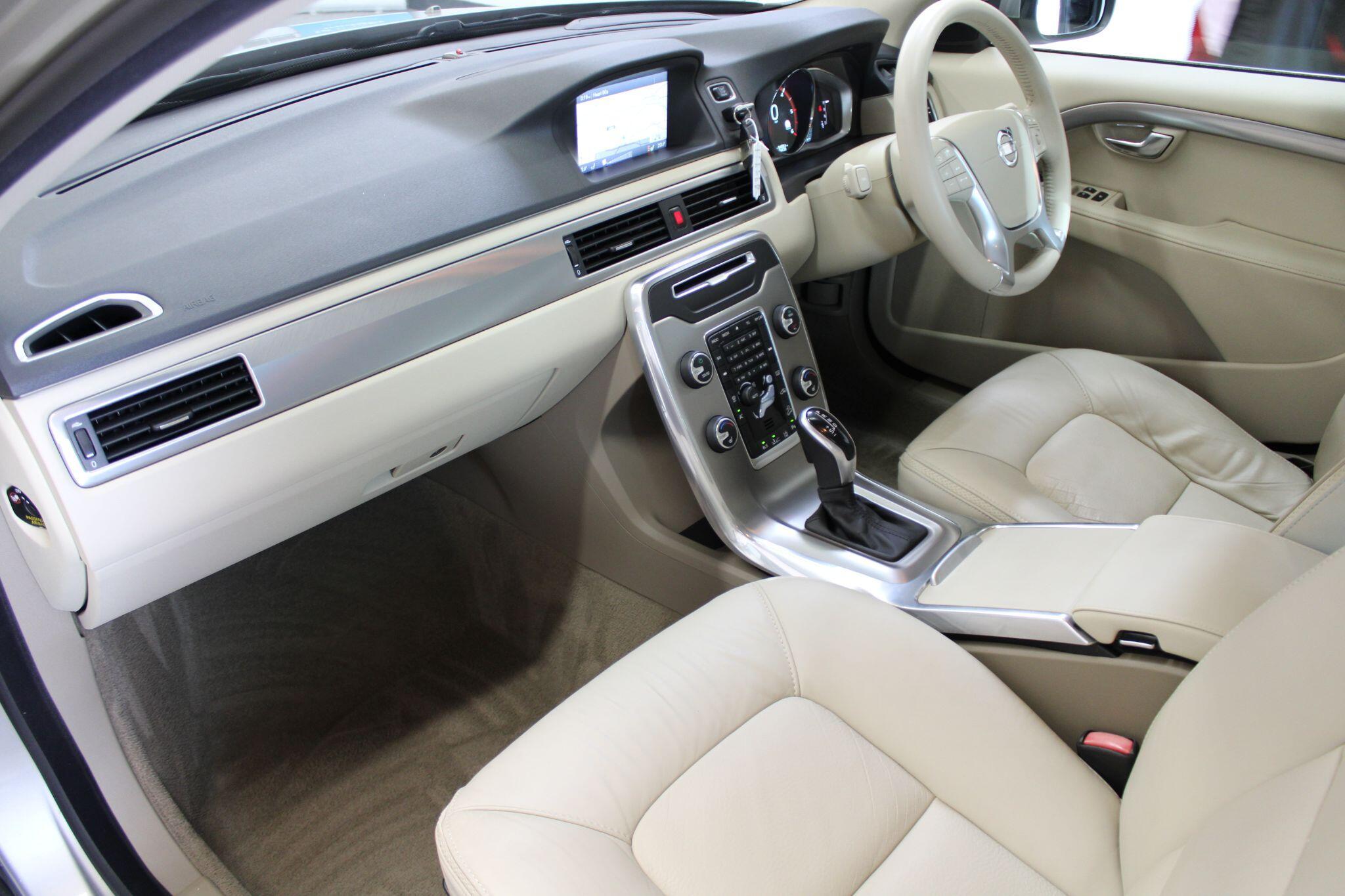 Volvo XC70 - Image 2